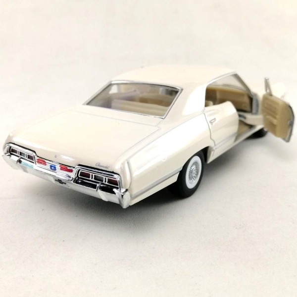 Машинка металлическая Kinsmart 1:43 1967 Chevrolet Impala (цвет бежевый) KT5418W