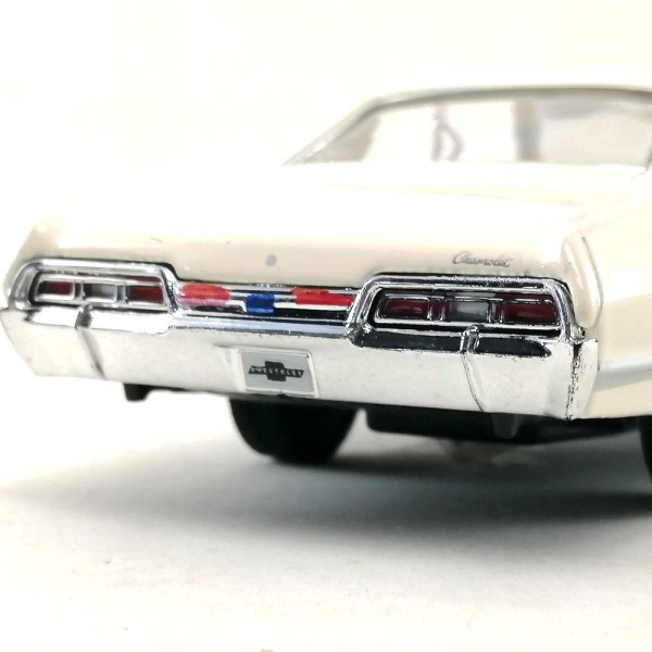Машинка металлическая Kinsmart 1:43 1967 Chevrolet Impala (цвет бежевый) KT5418W