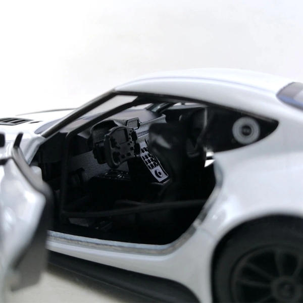 Машинка металева Kinsmart 1:36 Toyota GR Supra Racing Concept KT5421W інерційна, двері відчиняються / Білий
