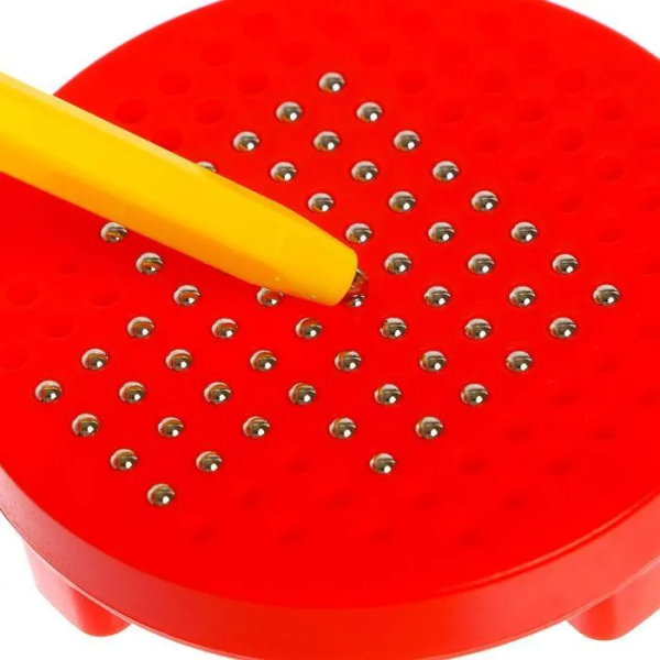 Планшет навчальний Магнітне малювання, 120 отворів, 380-12A колір червоний