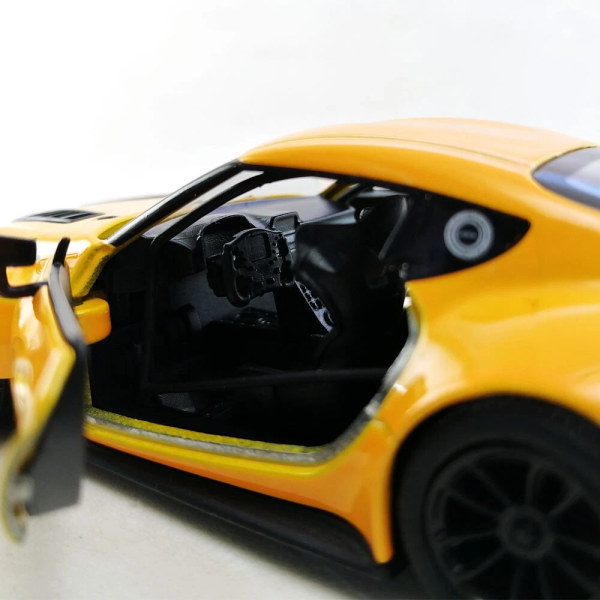 Машинка металева Kinsmart 1:36 Toyota GR Supra Racing Concept KT5421W інерційна, двері відчиняються / Жовтий