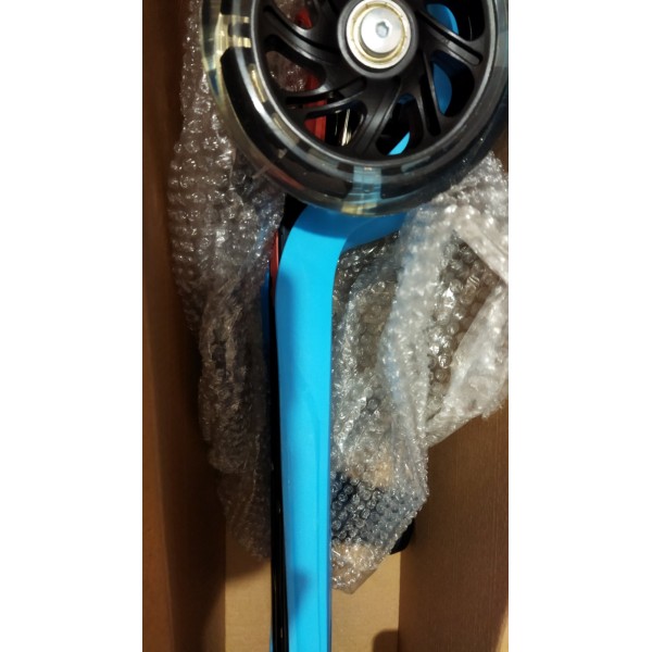 Самокат триколісний зі світлом: модель 3-060-5 в кольорі блакитному