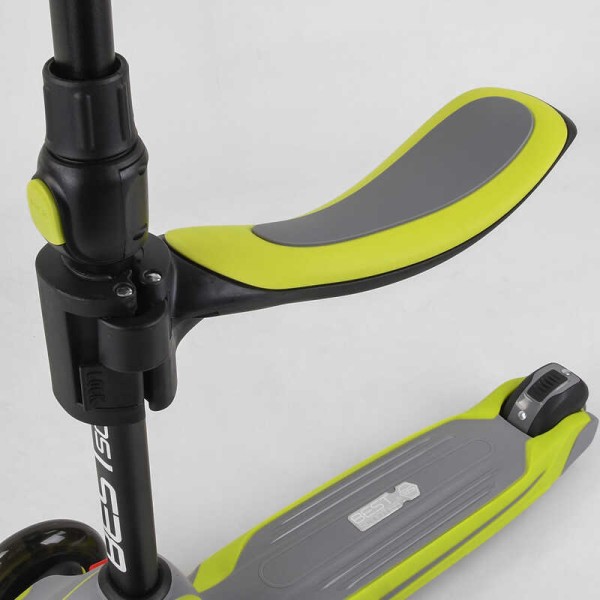 Самокат триколісний Best Scooter JS-20815  (4) з сидінням, алюмінієве кермо, 3 колеса PU зі світлом, d = 12 см