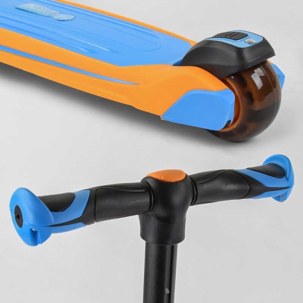 Самокат триколісний Best Scooter JS-30918  (4) з сидінням, алюмінієве кермо, 3 колеса PU зі світлом, d = 12 см